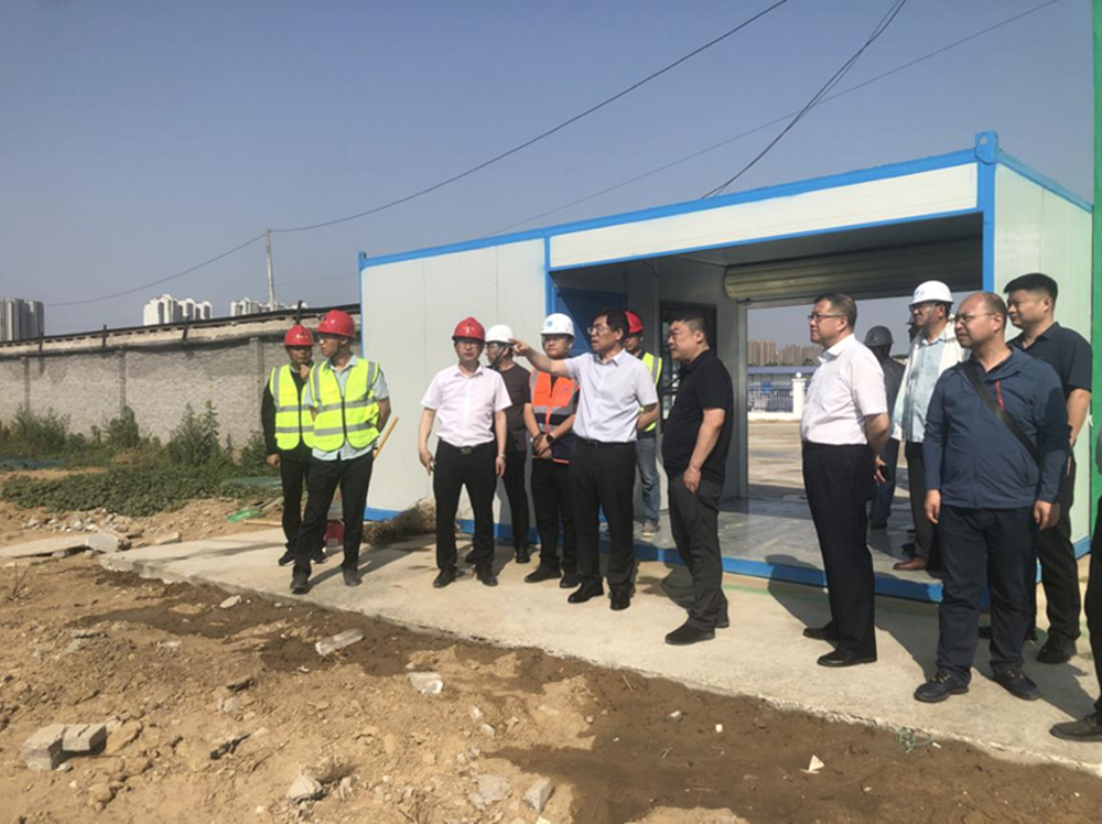 冠军体育官网党委书记、董事长汪洋到侯寨新镇区安置区调研项目建设工作