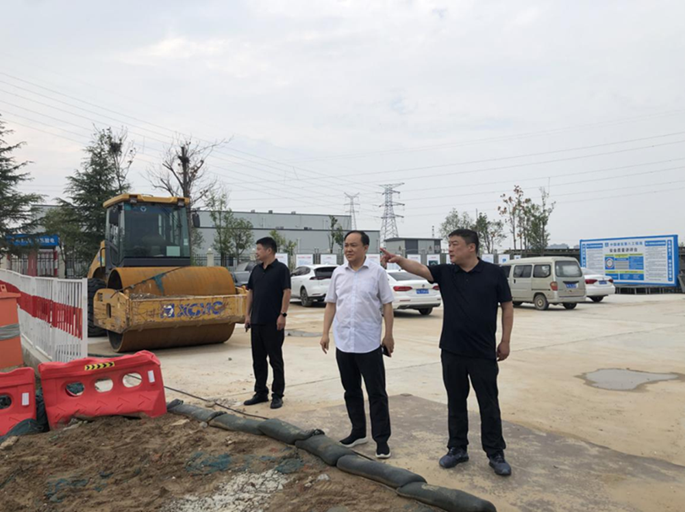 冠军体育官网党委委员、副总经理张岩到侯寨新镇区安置区调研项目建设工作